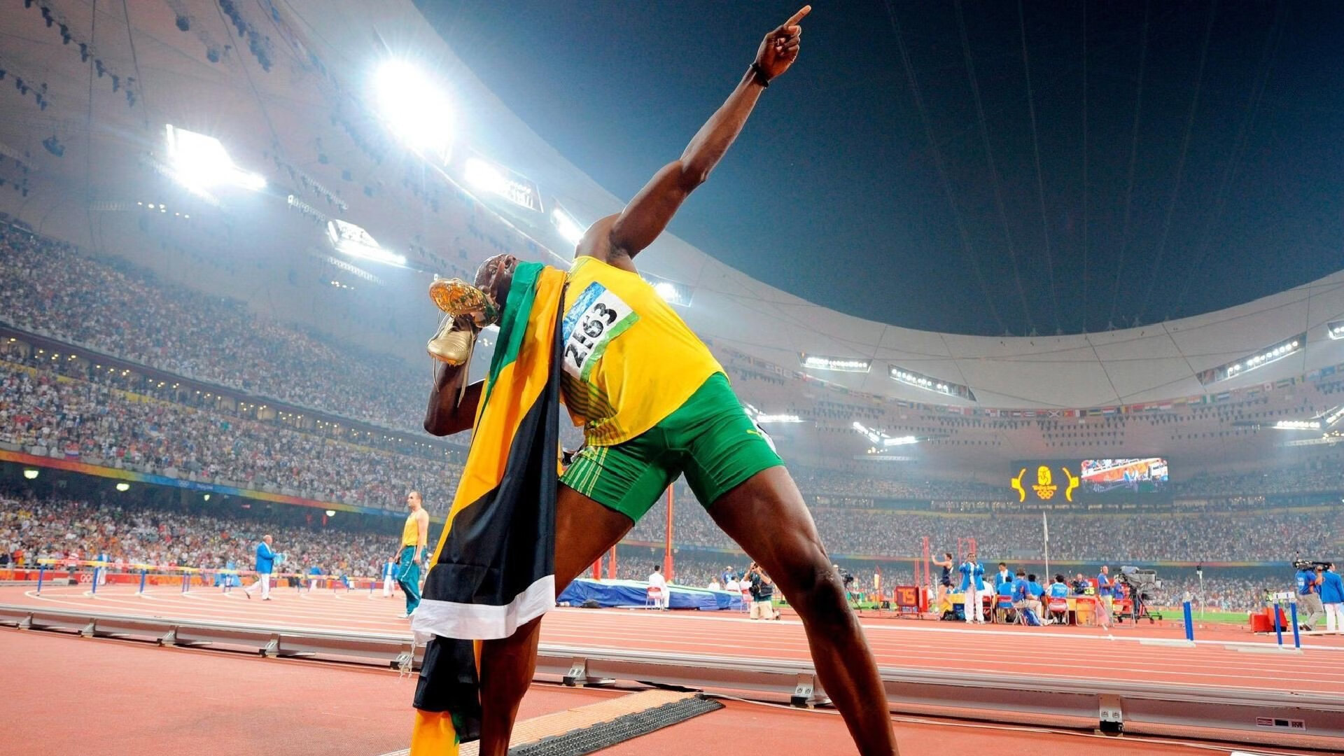 “腰旗橄榄球：东部新区赛场的精彩对决让人目不暇接”